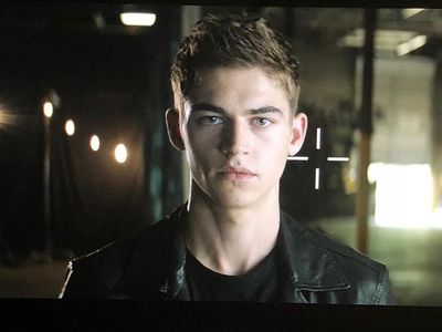 Ini Hero, Model dan Aktor Ganteng yang Ternyata Keponakan Voldemort