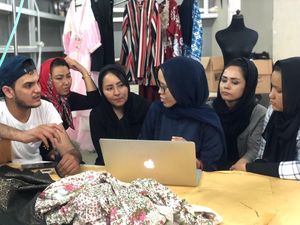 From Kalideres to Paris: Karya Pengungsi Dibawa Desainer ke Catwalk From Kalideres to Paris: Karya Pengungsi Dibawa Desainer ke Catwalk