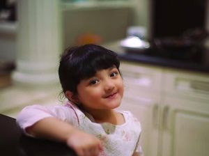 Rambut Panjang Arsy, Putri Anang Hermansyah Makin Menggemaskan