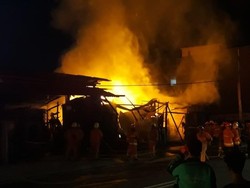 Kios Penjual Kayu di Pesanggrahan Jaksel Terbakar