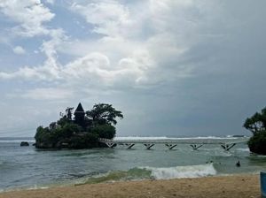 Ada Flying Fox Seru di Pantai Balekambang Malang