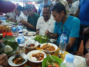 Gaya Sandiaga Uno Cicipi Ayam Kare hingga Tauco Udang di Aceh