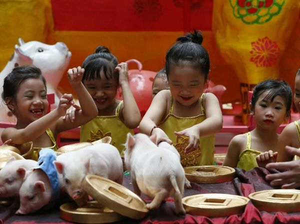 Mengintip Persiapan Menyambut Imlek di Berbagai Negara Mengintip Persiapan Menyambut Imlek di Berbagai Negara