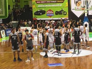 Atap GOR Bocor dan Lapangan Basah, Stapac Lawan Pelita Jaya Dihentikan