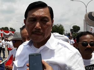 Buntut Kasih Amplop ke Kiai, Luhut Dilaporkan ke Bawaslu Buntut Kasih Amplop ke Kiai, Luhut Dilaporkan ke Bawaslu