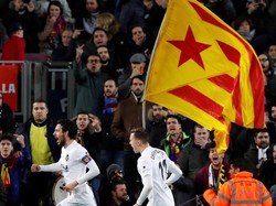 Dani Parejo merayakan gol yang sempat membungkam publik Camp Nou. (Albert Gea/REUTERS)