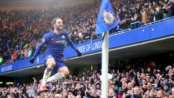 Gonzalo Higuain mencetak dua gol ke gawang Huddersfield Town. (Foto: Catherine Ivill/Getty Images) Gonzalo Higuain mencetak dua gol ke gawang Huddersfield Town. (Foto: Catherine Ivill/Getty Images)