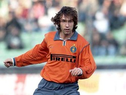 Andrea Pirlo cuma tiga tahun berstatus pemain Inter, dengan dua kali dipinjamkan ke Reggina dan Brescia. Setelah pindah ke AC Milan di 2001, Pirlo melejit untuk memenangi dua Scudetto dan Liga Champions selama 10 musim. Foto: Getty Images