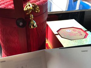 Foto: Bingkisan Merah Lieus-Jaya Suprana untuk Ahmad Dhani