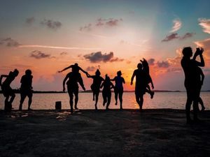 Senja Istimewa di Pulau Benan