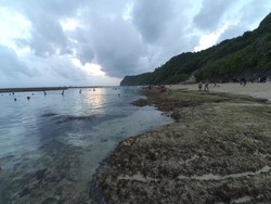 Syahdunya Sore di Pantai Melasti Bali