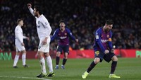 Barcelona lantas menyamakan skor pada menit ke-64 lewat sepakan terukur Lionel Messi ke pojok kanan gawang. (AP Photo/Manu Fernandez)