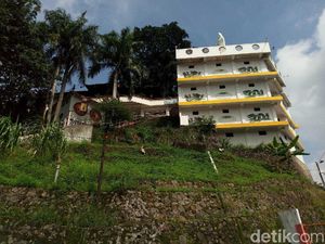 Tenangnya Sembahyang Imlek di Vihara Gunung Kalong Semarang