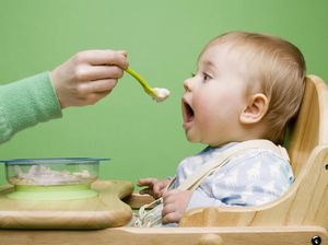 Dampak Telat Memberikan MPASI pada Bayi