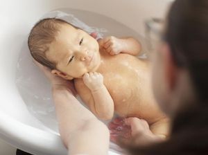 Waktu Tepat Memandikan Bayi Baru Lahir