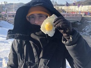 Unik! Suhu Korea Selatan Terlalu Dingin Mengubah Telur Mentah Jadi Es