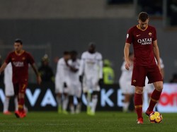 Dzeko nyaris membuat Roma unggul saat menyambar umpan tendangan sudut. Namun, lagi-lagi Donnarumma berhasi melakukan penyelamatan untuk AC Milan.