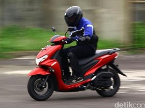Nggak Perlu Dempetan, Motor Ini Punya Jok Luas yang Bikin Nyaman