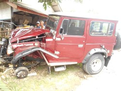 Ban Pecah, Mobil Tabrak Dua Motor, 1 Korban Tewas