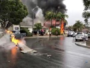 Pesawat Tabrak Rumah dan Mendarat di Halaman Belakang, 2 Orang Tewas