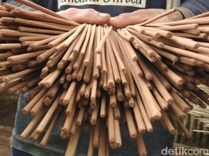 Bahan Baku Langka, Harga Dupa Saat Perayaan Imlek Melambung Bahan Baku Langka, Harga Dupa Saat Perayaan Imlek Melambung