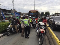 Masuk Busway dan Lawan Arus, 2.451 Orang Ditilang di Jaktim