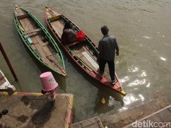 Warga Malaysia Nyusup ke Singapura Gunakan Sampan, eh Keciduk