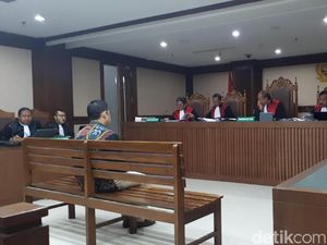 Perantara Suap Amin Santono Divonis 4 Tahun Penjara Perantara Suap Amin Santono Divonis 4 Tahun Penjara