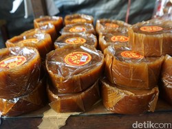 Berburu Buah, Kue Keranjang dan Manisan Imlek di Jalan Pancoran Glodok