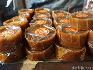 Berburu Buah, Kue Keranjang dan Manisan Imlek di Jalan Pancoran Glodok Berburu Buah, Kue Keranjang dan Manisan Imlek di Jalan Pancoran Glodok