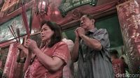 Doa Malam Imlek di Vihara Amurva Bhumi