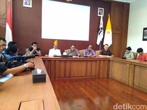 Rektor: Kasus Dugaan Perkosaan Mahasiswi KKN UGM Berakhir Damai Rektor: Kasus Dugaan Perkosaan Mahasiswi KKN UGM Berakhir Damai