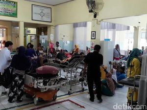 Pasien DBD Membeludak di Brebes, Lorong RS Jadi Kamar