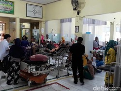 Pasien DBD Membeludak di Brebes, Lorong RS Jadi Kamar