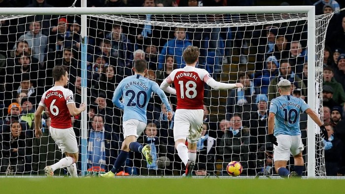 Soccer Football - Premier League - Manchester City v Arsenal - Etihad Stadium, Manchester, Britain - February 3, 2019  Manchester Citys Sergio Aguero scores their second goal   REUTERS/Andrew Yates    EDITORIAL USE ONLY. No use with unauthorized audio, video, data, fixture lists, club/league logos or 