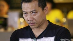 Tatapan Nanar Anang Hermansyah