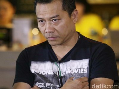 Tatapan Nanar Anang Hermansyah