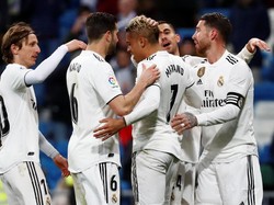 Kemenangan ini membuat El Real kini mengumpulkan 44 angka dan menempati peringkat ketiga. Los Blancos hanya tertinggal dua angka dari Atletico di urutan kedua serta delapan angka dari Barcelona yang memuncaki klasemen. REUTERS/Juan Medina.