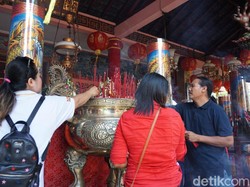 Suasana Vihara Dharmayana Kuta Jelang Imlek
