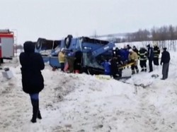 Ngeri! Bus Terbalik di Rusia, Anak-anak Jadi Korban
