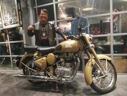 Kenalan Yuk Sama Pemilik Royal Enfield Pertama di Indonesia