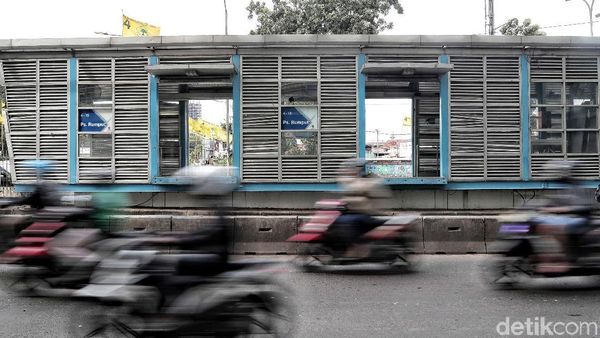Halte TransJ Pasar Rumput Jadi Saksi Bisu Tawuran Antarwarga