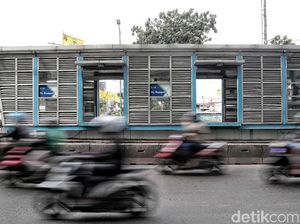Halte TransJ Pasar Rumput Jadi Saksi Bisu Tawuran Antarwarga Halte TransJ Pasar Rumput Jadi Saksi Bisu Tawuran Antarwarga