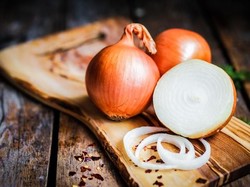 Rasanya Enak, Ini 8 Manfaat Sehat Konsumsi Bawang Bombay