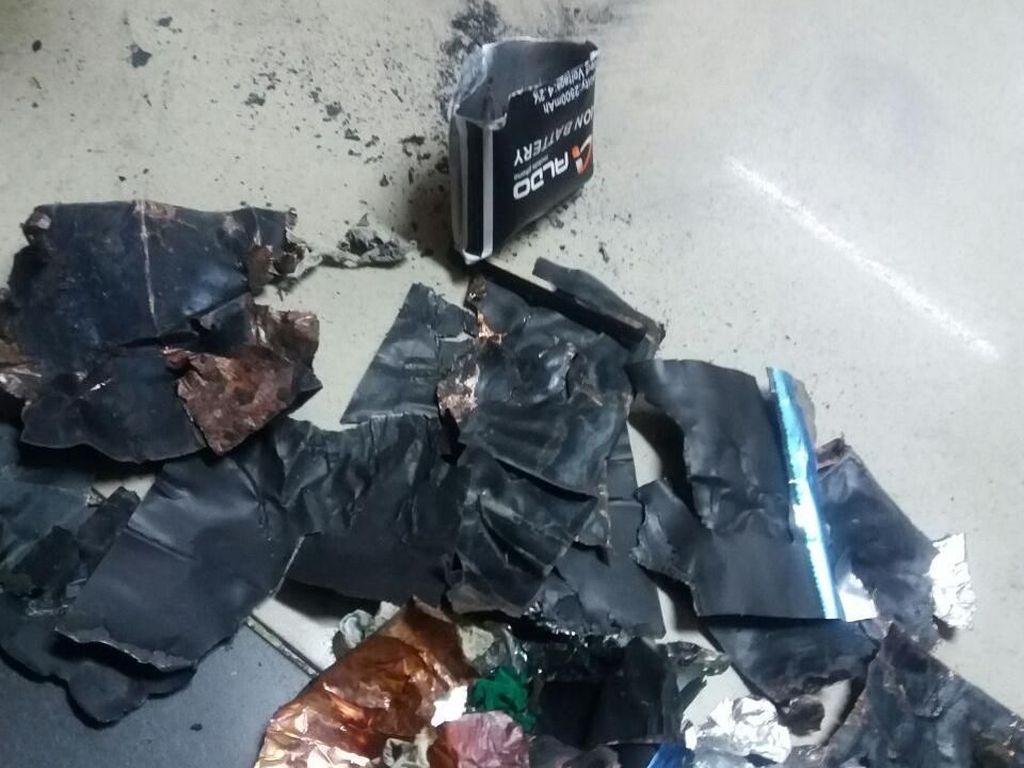 Pegawai Pemprov Riau Terluka Akibat Ponsel Meledak Pegawai Pemprov Riau Terluka Akibat Ponsel Meledak