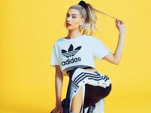 Strandid, Pose Tarik Rambut yang Lagi Hits di Instagram