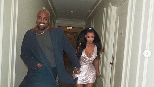 Sweet Couple! Senyum Bahagia Kanye West saat bersama Kim Kardashian