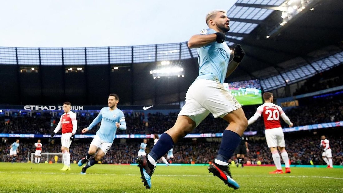 Sergio Aguero bikin hat-trick saat Manchester City menang 3-1 atas Arsenal (Reuters/Carl Recine)