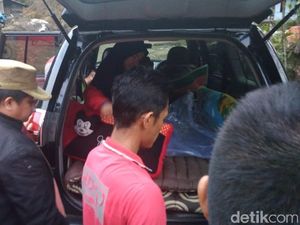 Terjebak Banjir, Warga Melahirkan dalam Mobil Dinas Wakil Bupati