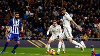 Los Blancos membuka keunggulan lewat gol Karim Benzema di menit ke-30. REUTERS/Juan Medina.